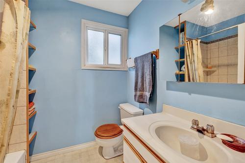 270 Mccurdy Road, Kelowna, BC - Indoor Photo Showing Bathroom