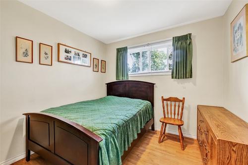 270 Mccurdy Road, Kelowna, BC - Indoor Photo Showing Bedroom