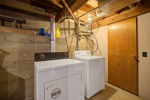 270 Mccurdy Road, Kelowna, BC - Indoor Photo Showing Laundry Room