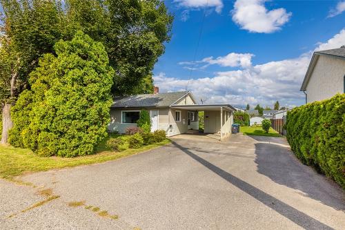 270 Mccurdy Road, Kelowna, BC - Outdoor With Facade