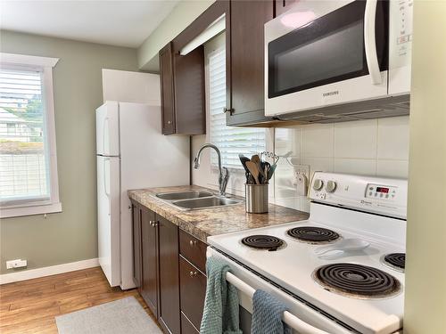 9811 97N Highway, Lake Country, BC - Indoor Photo Showing Kitchen With Double Sink