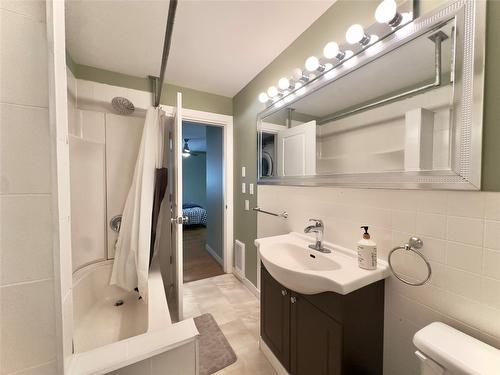 9811 97N Highway, Lake Country, BC - Indoor Photo Showing Bathroom