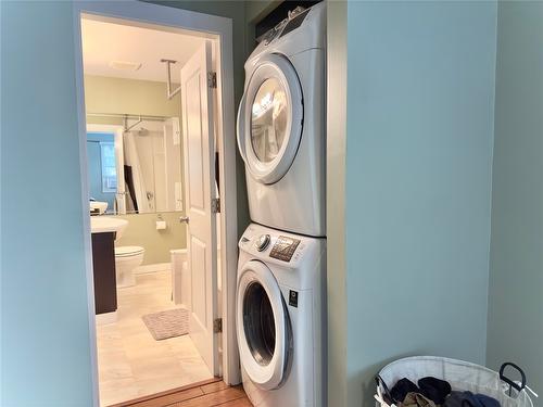 9811 97N Highway, Lake Country, BC - Indoor Photo Showing Laundry Room