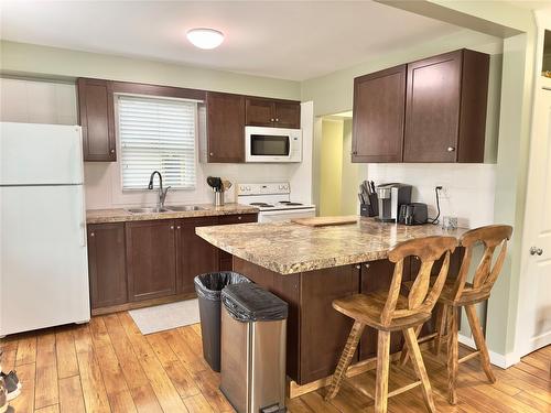 9811 97N Highway, Lake Country, BC - Indoor Photo Showing Kitchen With Double Sink