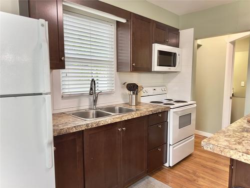 9811 97N Highway, Lake Country, BC - Indoor Photo Showing Kitchen With Double Sink