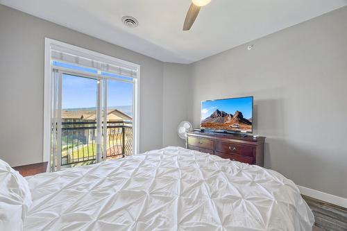 4403-4038 Pritchard Drive, West Kelowna, BC - Indoor Photo Showing Bedroom