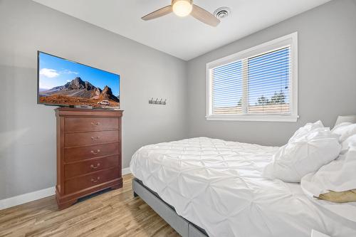 4403-4038 Pritchard Drive, West Kelowna, BC - Indoor Photo Showing Bedroom