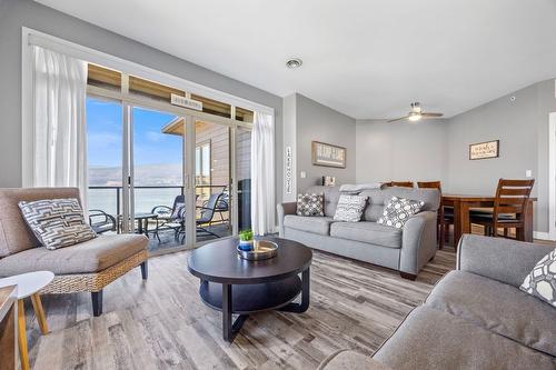 4403-4038 Pritchard Drive, West Kelowna, BC - Indoor Photo Showing Living Room