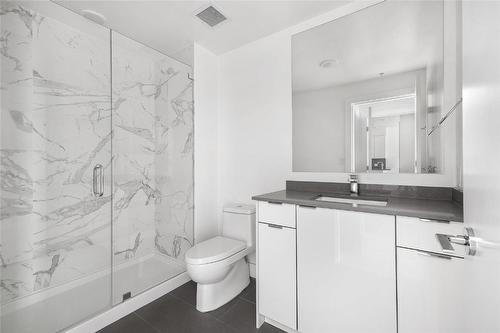 604-1232 Ellis Street, Kelowna, BC - Indoor Photo Showing Bathroom