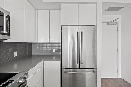 604-1232 Ellis Street, Kelowna, BC - Indoor Photo Showing Kitchen With Upgraded Kitchen