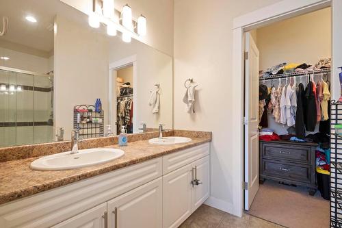 2054 Elkridge Drive, West Kelowna, BC - Indoor Photo Showing Bathroom