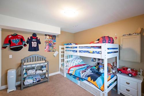 2054 Elkridge Drive, West Kelowna, BC - Indoor Photo Showing Bedroom