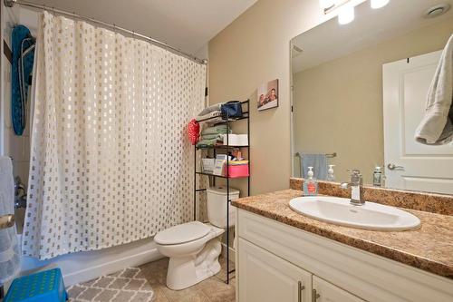 2054 Elkridge Drive, West Kelowna, BC - Indoor Photo Showing Bathroom