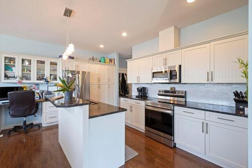 2054 Elkridge Drive, West Kelowna, BC - Indoor Photo Showing Kitchen With Stainless Steel Kitchen