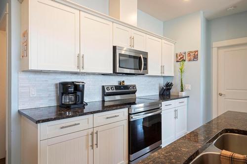 2054 Elkridge Drive, West Kelowna, BC - Indoor Photo Showing Kitchen