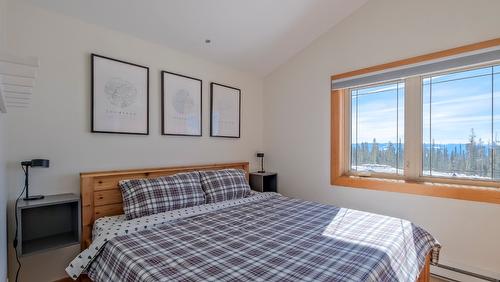 6-5015 Snowbird Way, Big White, BC - Indoor Photo Showing Bedroom