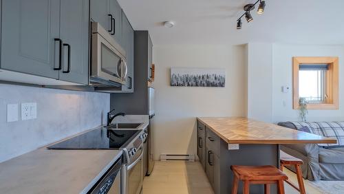 6-5015 Snowbird Way, Big White, BC - Indoor Photo Showing Kitchen