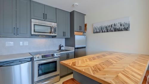 6-5015 Snowbird Way, Big White, BC - Indoor Photo Showing Kitchen