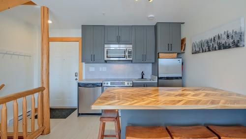 6-5015 Snowbird Way, Big White, BC - Indoor Photo Showing Kitchen