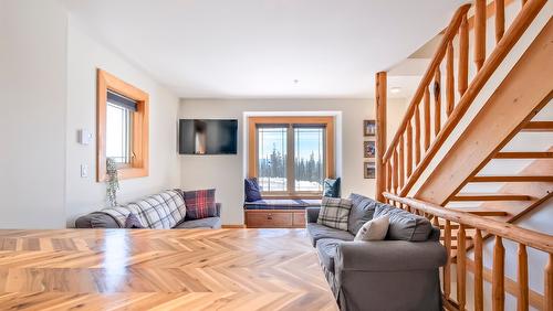 6-5015 Snowbird Way, Big White, BC - Indoor Photo Showing Living Room