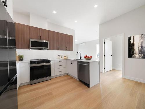 609-2770 Winster Rd, Langford, BC - Indoor Photo Showing Kitchen