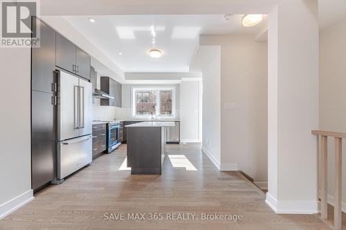 60 - 2273 Turnberry Road, Burlington, ON - Indoor Photo Showing Kitchen