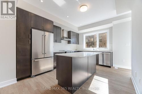 60 - 2273 Turnberry Road, Burlington, ON - Indoor Photo Showing Kitchen With Upgraded Kitchen