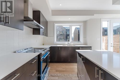 60 - 2273 Turnberry Road, Burlington, ON - Indoor Photo Showing Kitchen With Upgraded Kitchen