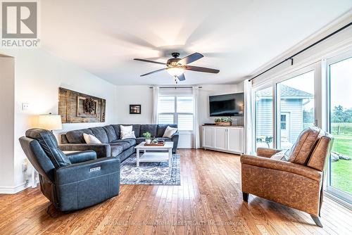 2433 County Road 121 Road, Kawartha Lakes, ON - Indoor Photo Showing Living Room