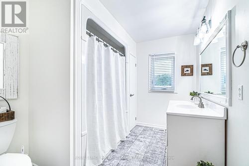 2433 County Road 121 Road, Kawartha Lakes, ON - Indoor Photo Showing Bathroom