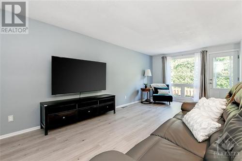 14A Benlea Drive, Ottawa, ON - Indoor Photo Showing Living Room