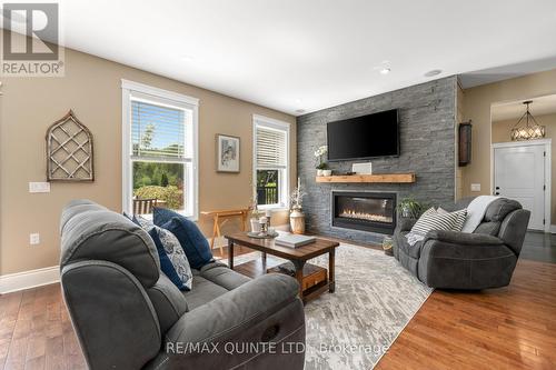 1976 Shelter Valley Road, Alnwick/Haldimand, ON - Indoor Photo Showing Living Room With Fireplace