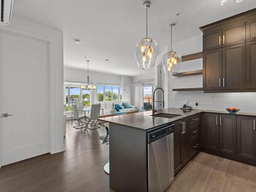 Kitchen - 403-8255 Boul. Leduc, Brossard, QC - Indoor Photo Showing Kitchen With Upgraded Kitchen