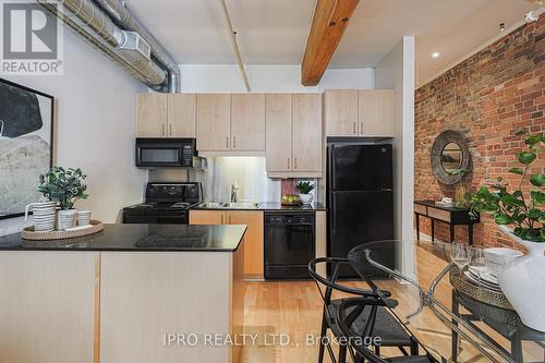 304 - 81A Front Street E, Toronto (Waterfront Communities), ON - Indoor Photo Showing Kitchen