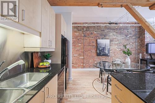 304 - 81A Front Street E, Toronto (Waterfront Communities), ON - Indoor Photo Showing Kitchen