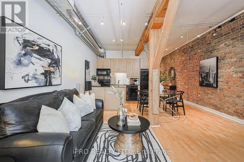 304 - 81A Front Street E, Toronto (Waterfront Communities), ON - Indoor Photo Showing Living Room