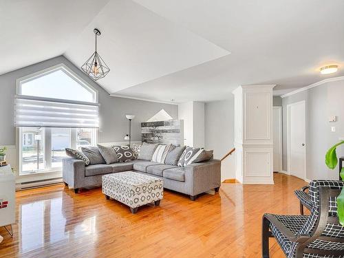 Living room - 14845 Rue Du Froment, Mirabel, QC - Indoor Photo Showing Living Room