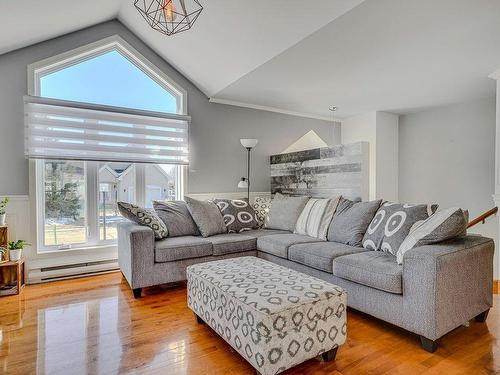 Living room - 14845 Rue Du Froment, Mirabel, QC - Indoor Photo Showing Living Room