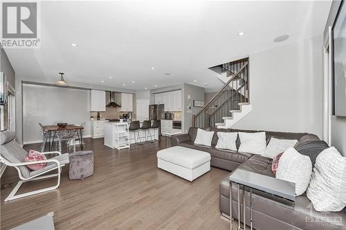 1115 Beckett Crescent, Ottawa, ON - Indoor Photo Showing Living Room