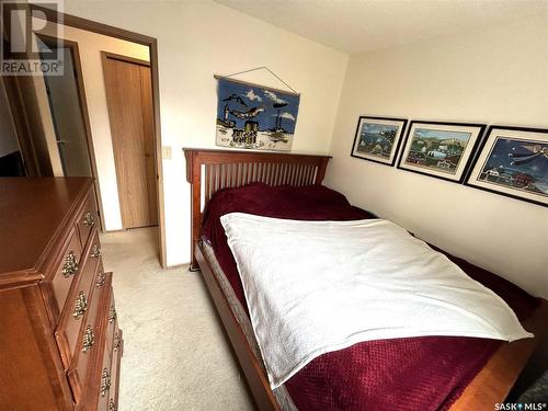 319 Barsness Bay, Richmound, SK - Indoor Photo Showing Bedroom