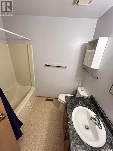 319 Barsness Bay, Richmound, SK - Indoor Photo Showing Bathroom