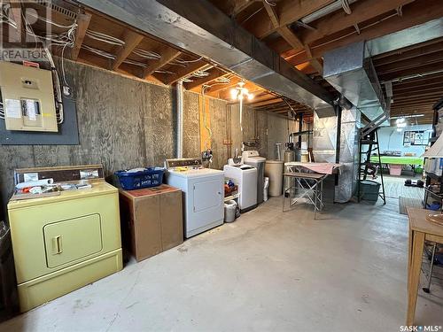 319 Barsness Bay, Richmound, SK - Indoor Photo Showing Laundry Room