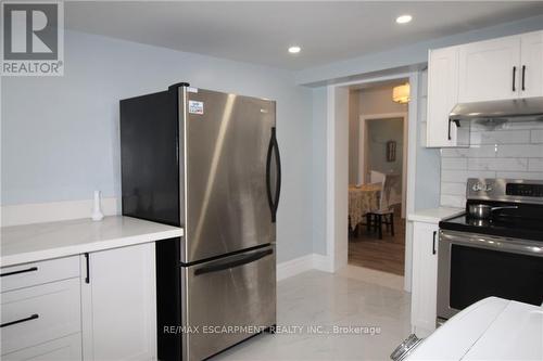 19 Emerald Street N, Hamilton (Landsdale), ON - Indoor Photo Showing Kitchen