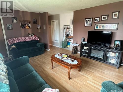 409 Saskatchewan Avenue, Foam Lake, SK - Indoor Photo Showing Living Room