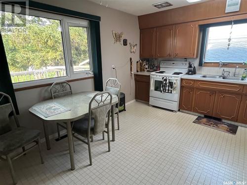 409 Saskatchewan Avenue, Foam Lake, SK - Indoor Photo Showing Kitchen With Double Sink