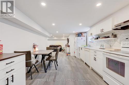 11 Saunders Road, Toronto (Guildwood), ON - Indoor Photo Showing Kitchen