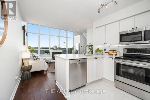 526 - 250 Manitoba Street, Toronto (Mimico), ON - Indoor Photo Showing Kitchen