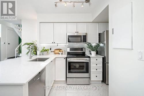 526 - 250 Manitoba Street, Toronto (Mimico), ON - Indoor Photo Showing Kitchen