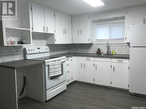 123 J Avenue S, Saskatoon, SK - Indoor Photo Showing Kitchen