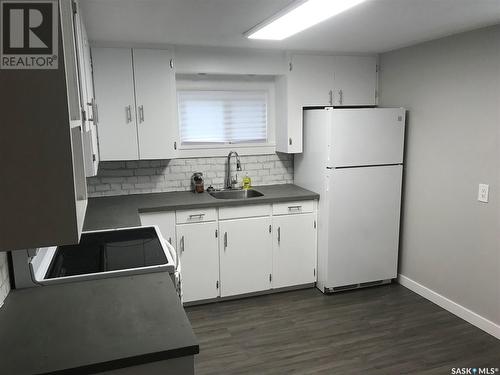 123 J Avenue S, Saskatoon, SK - Indoor Photo Showing Kitchen